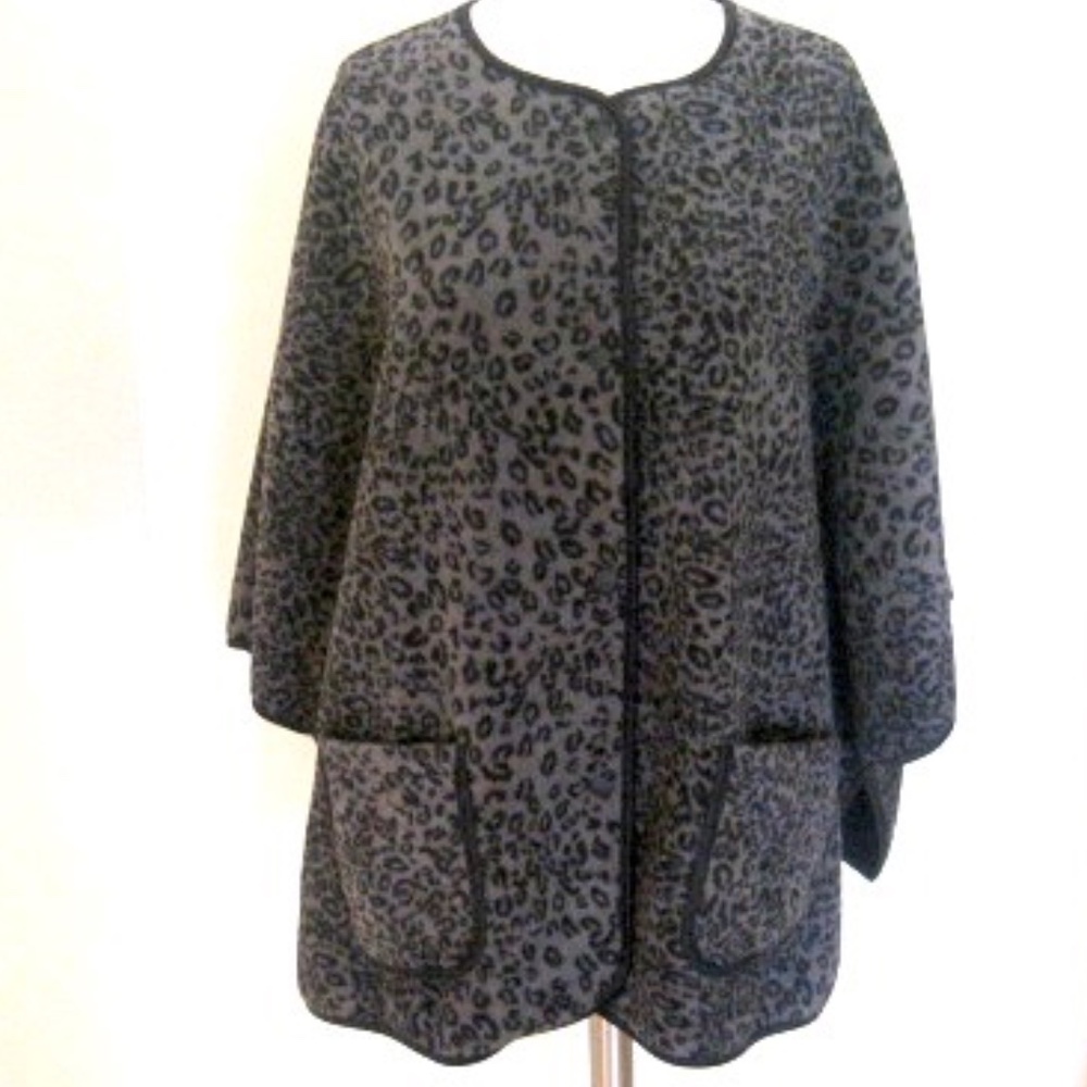 Eivissa Leopard Print Fleece Cape